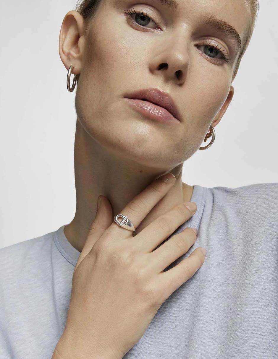 Anillo ovalado Tous Manifesto de plata brillante