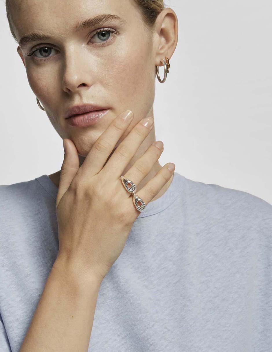 Anillo ovalado Tous Manifesto de plata brillante