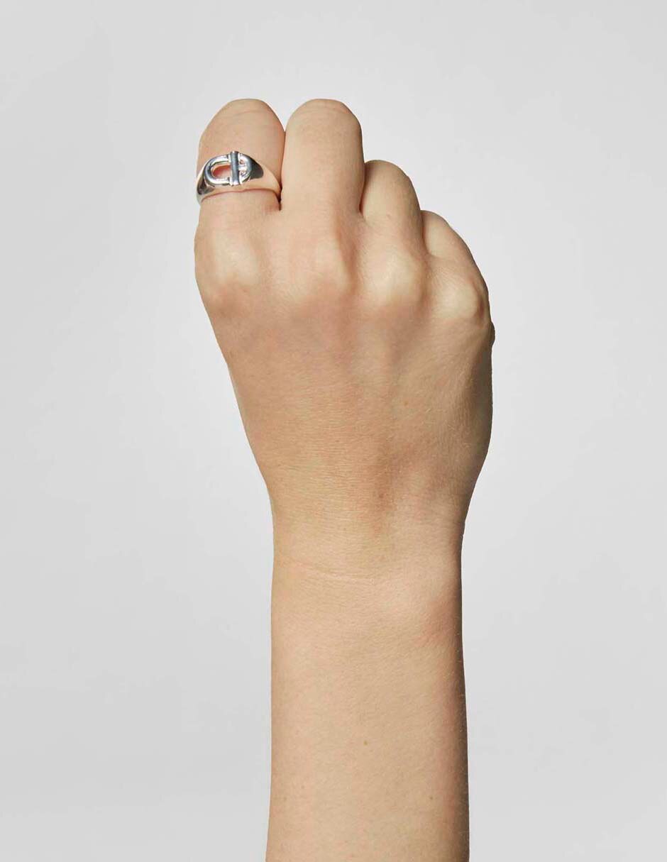 Anillo ovalado Tous Manifesto de plata brillante
